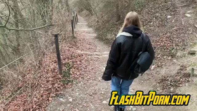 Extreme BlowJob nearby Historic Castle  We Almost Got Caught Huge Cumshot